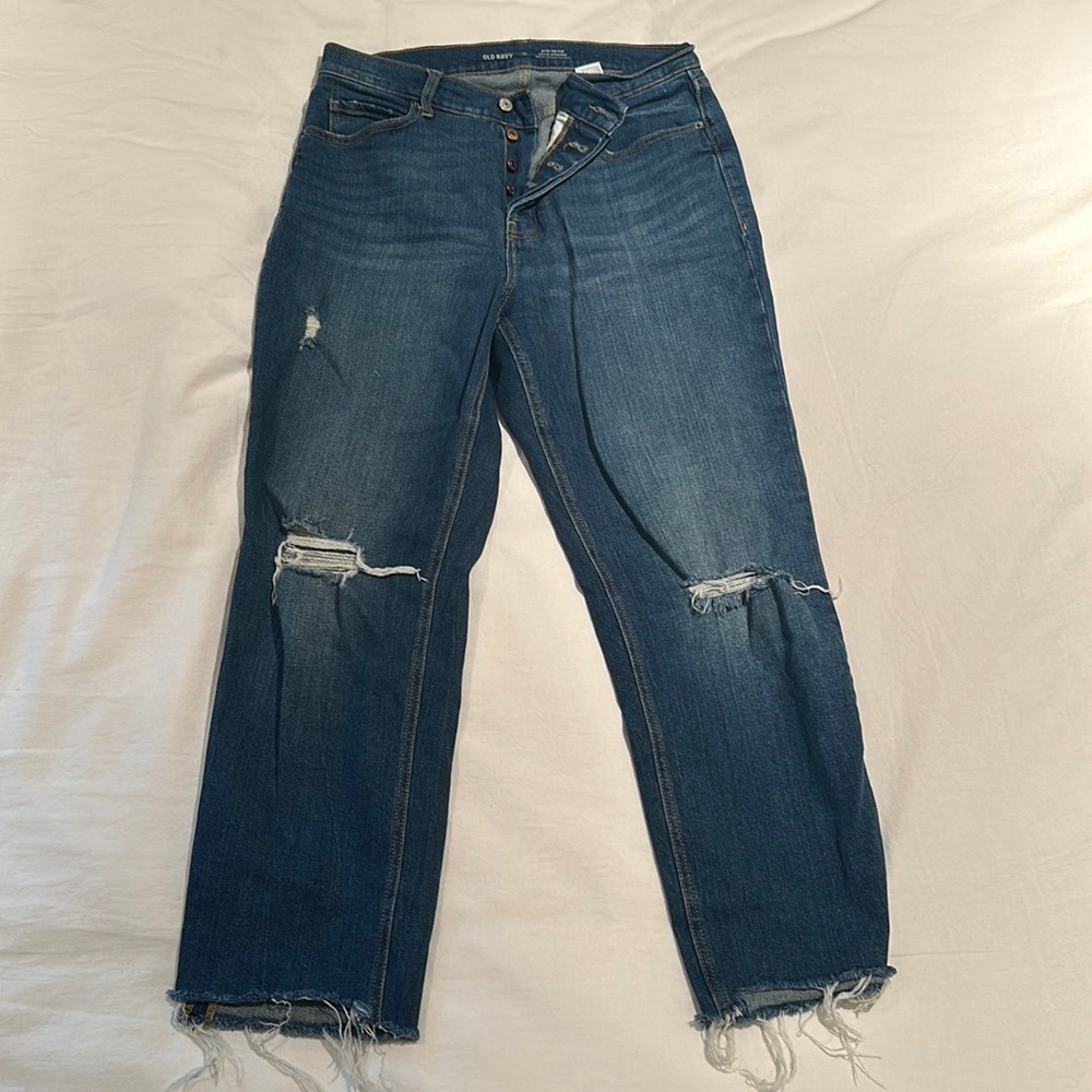 Old Navy Sky-Hi Straight jeans. Size 12. Worn twice. No longer fit.
